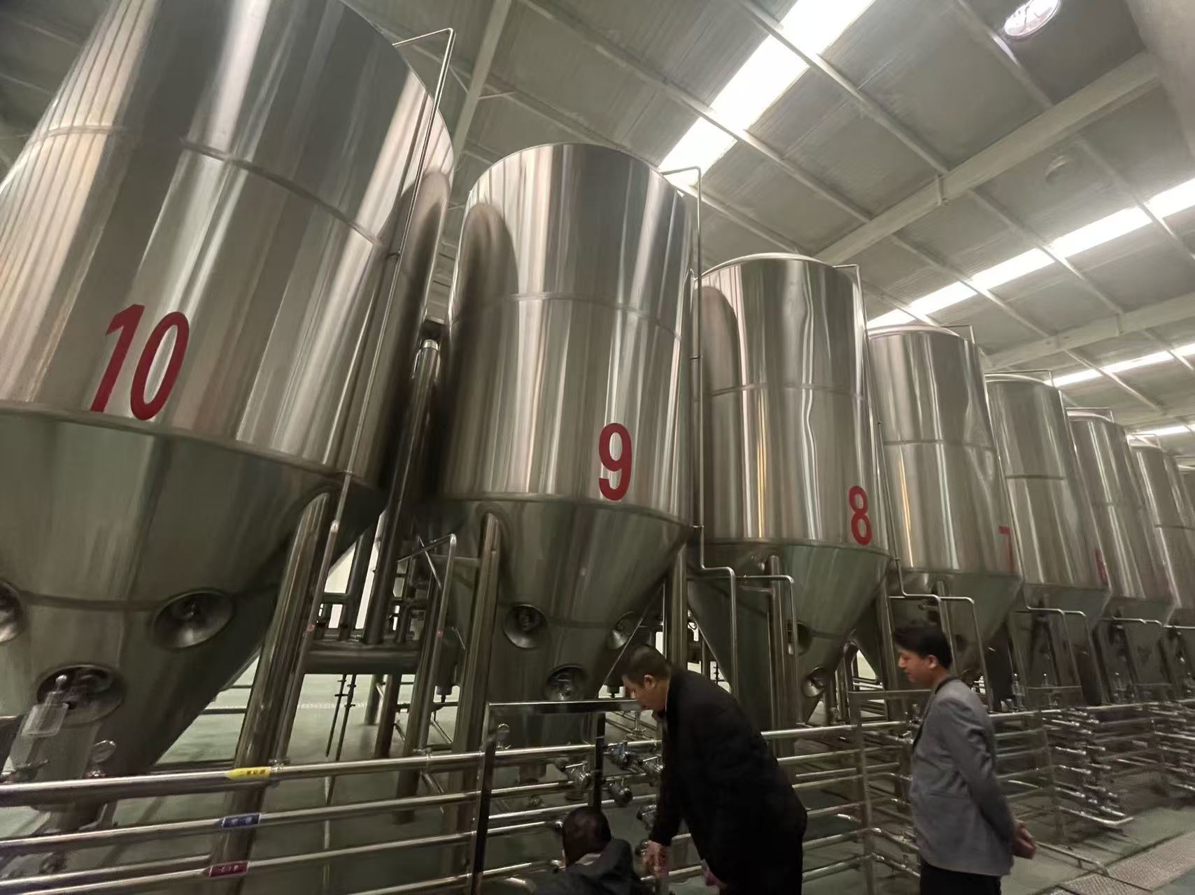 永嘉精酿啤酒设备厂—平面布置、设备设计、制造、调试、培训等一条龙服务